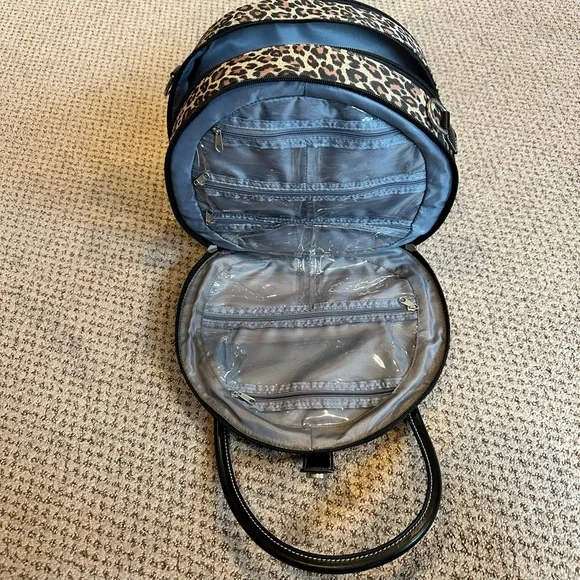 🍁 Sale! Like New! Leopard Print Round Travel Case with Multiple Compartments - Picture 10 of 11